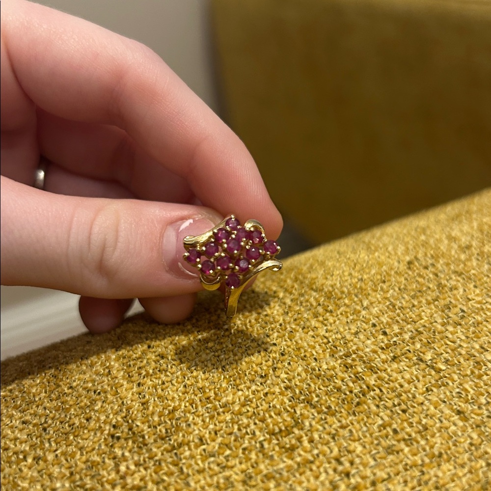 Elegant 14 Kat Gold and Pink Gemstone Ring - Picture 2 of 5